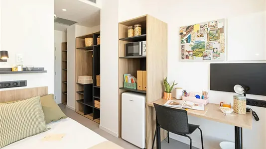 Rooms in Los Bermejales - photo 2