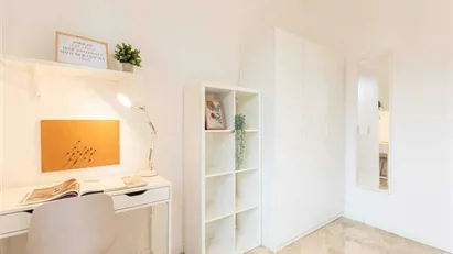 Room for rent in Milano Zona 6 - Barona, Lorenteggio, Milan