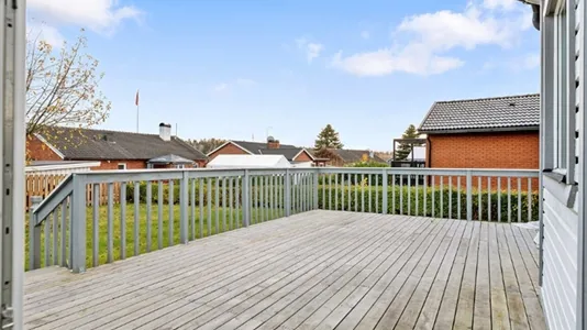 Houses in Södertälje - photo 2