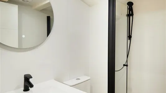 Rooms in Barcelona Ciutat Vella - photo 8