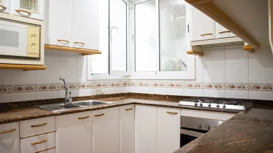 Rooms in Barcelona Eixample - photo 9