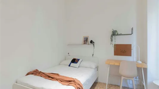 Rooms in Milano Zona 8 - Fiera, Gallaratese, Quarto Oggiaro - photo 1