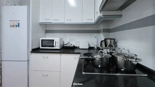 Rooms in Barcelona Eixample - photo 10