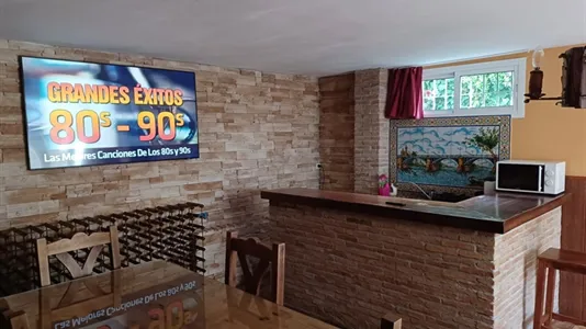 Houses in Mairena del Aljarafe - photo 4