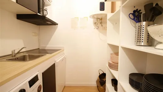 Rooms in Barcelona Eixample - photo 8