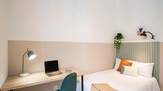 Rooms in Madrid Centro - photo 8