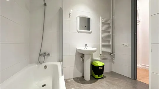 Rooms in Barcelona Ciutat Vella - photo 10