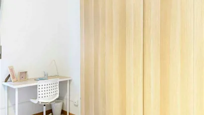 Room for rent in Milano Zona 6 - Barona, Lorenteggio, Milan