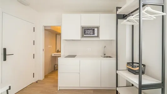 Rooms in Málaga - photo 5