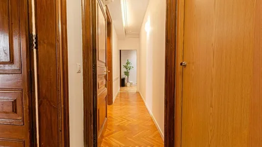 Rooms in Barcelona Ciutat Vella - photo 5