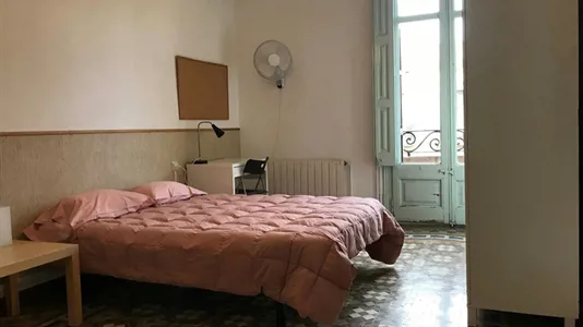 Rooms in Barcelona Eixample - photo 2
