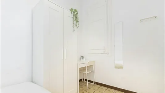 Rooms in Barcelona Eixample - photo 2