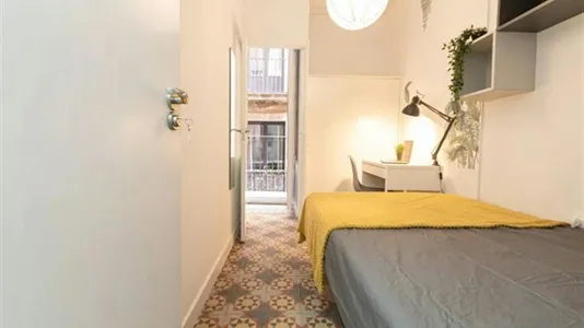 Rooms in Barcelona Ciutat Vella - photo 2