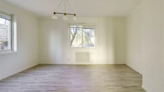 Houses in Kumla - photo 3