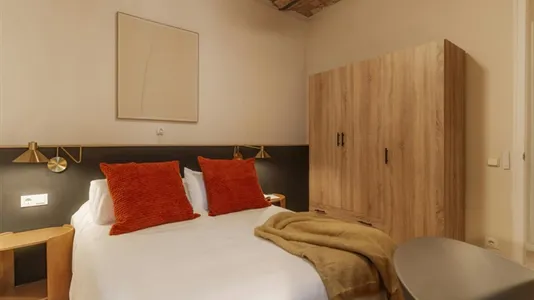 Rooms in Barcelona Ciutat Vella - photo 5