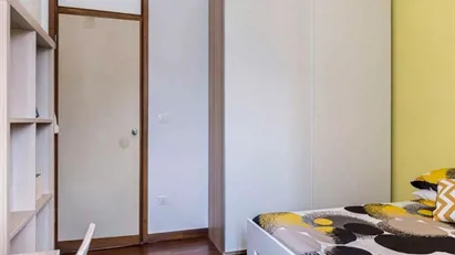 Room for rent in Milano Zona 6 - Barona, Lorenteggio, Milan