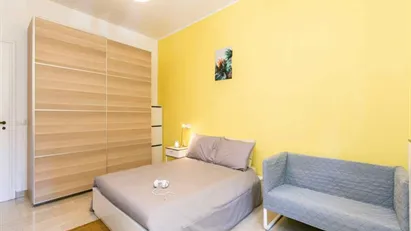Room for rent in Milano Zona 6 - Barona, Lorenteggio, Milan