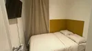 Room for rent, Barcelona Eixample, Barcelona, &lt;span class=&quot;blurred street&quot; onclick=&quot;ProcessAdRequest(14398997)&quot;&gt;&lt;span class=&quot;hint&quot;&gt;See streetname&lt;/span&gt;[xxxxxxxxxxxxx]&lt;/span&gt;