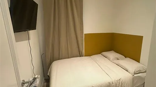 Rooms in Barcelona Eixample - photo 1