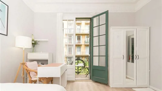 Rooms in Barcelona Eixample - photo 2