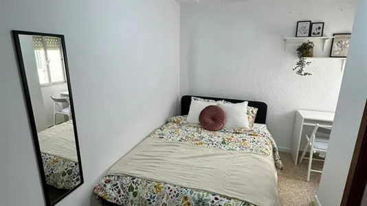 Rooms in Godelleta - photo 1