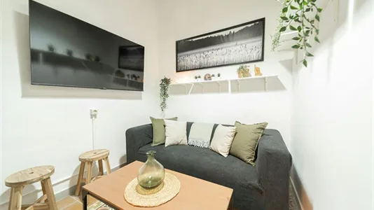 Rooms in Barcelona Ciutat Vella - photo 8