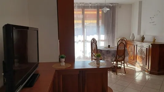 Houses in Baranzate - photo 4