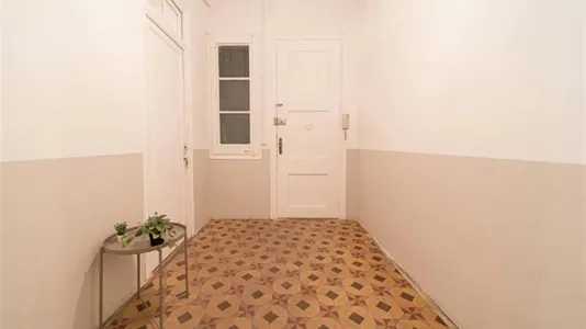Rooms in Barcelona Eixample - photo 9