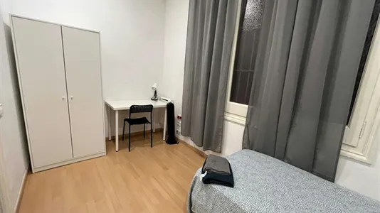 Rooms in Barcelona Eixample - photo 2
