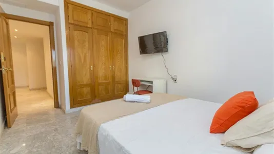 Rooms in Málaga - photo 4