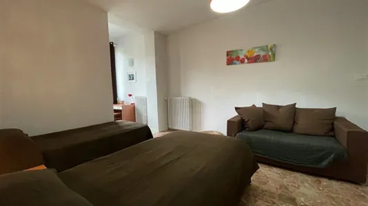 Rooms in Florence - photo 9