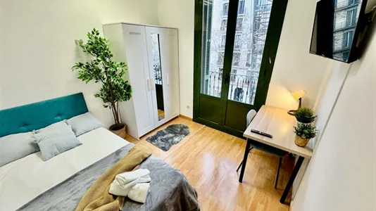 Rooms in Barcelona Eixample - photo 2