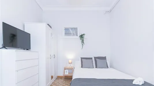 Rooms in Barcelona Eixample - photo 2