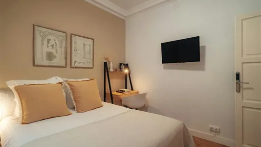 Rooms in Barcelona Eixample - photo 2