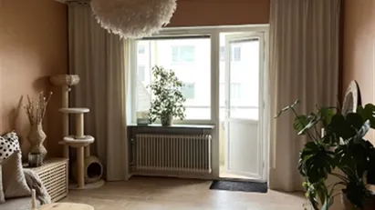 Ljus och välplanerad tvåa med balkong i centrala Hässleholm! Nära galleria, restauranger och tågstation.