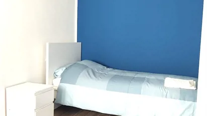 Room for rent in Milano Zona 8 - Fiera, Gallaratese, Quarto Oggiaro, Milan