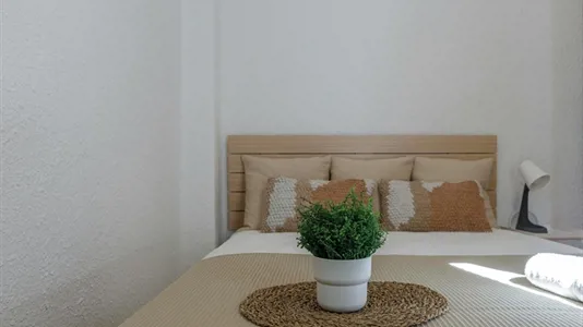 Rooms in el Camí de Vera - photo 3