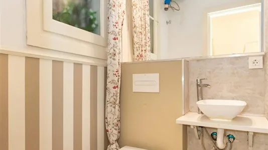 Rooms in Barcelona Ciutat Vella - photo 8