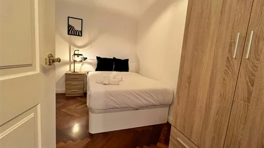 Rooms in Barcelona Eixample - photo 4