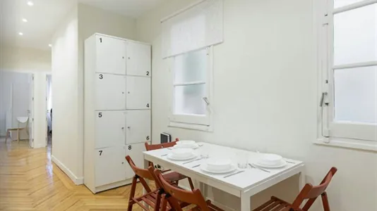 Rooms in Madrid Retiro - photo 7