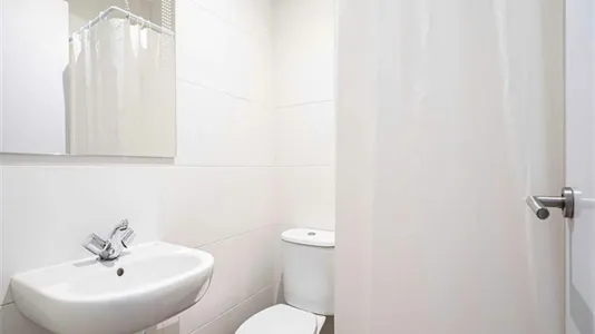 Rooms in Madrid Centro - photo 8