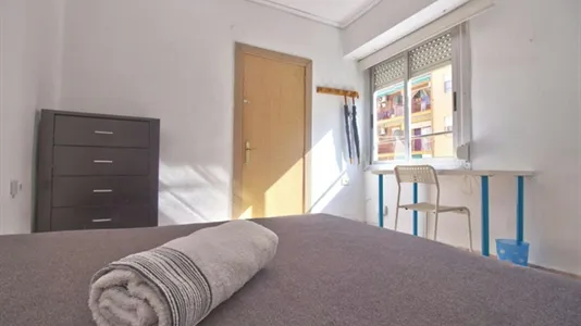 Rooms in el Camí de Vera - photo 3