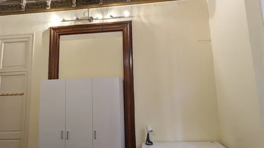 Rooms in Barcelona Ciutat Vella - photo 5