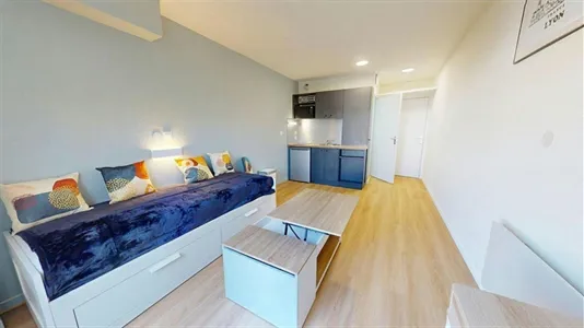 Apartments in Lyon - photo 2