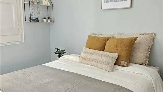 Rooms in Barcelona Ciutat Vella - photo 3