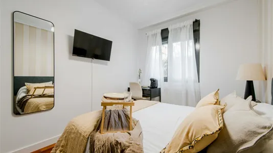 Rooms in El Encinar de los Reyes - photo 4