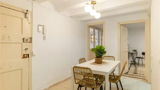 Rooms in Barcelona Ciutat Vella - photo 5