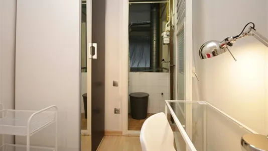 Rooms in Barcelona Sants-Montjuïc - photo 2