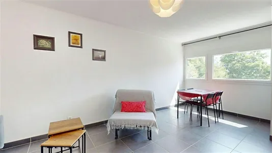 Rooms in Grenoble - photo 2