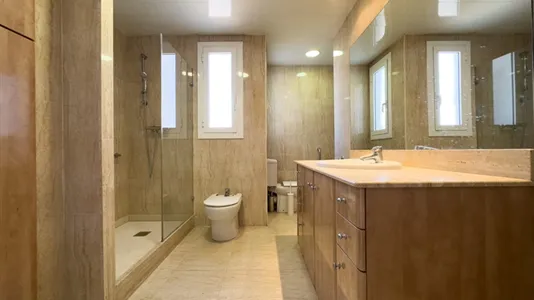 Rooms in Barcelona Ciutat Vella - photo 9